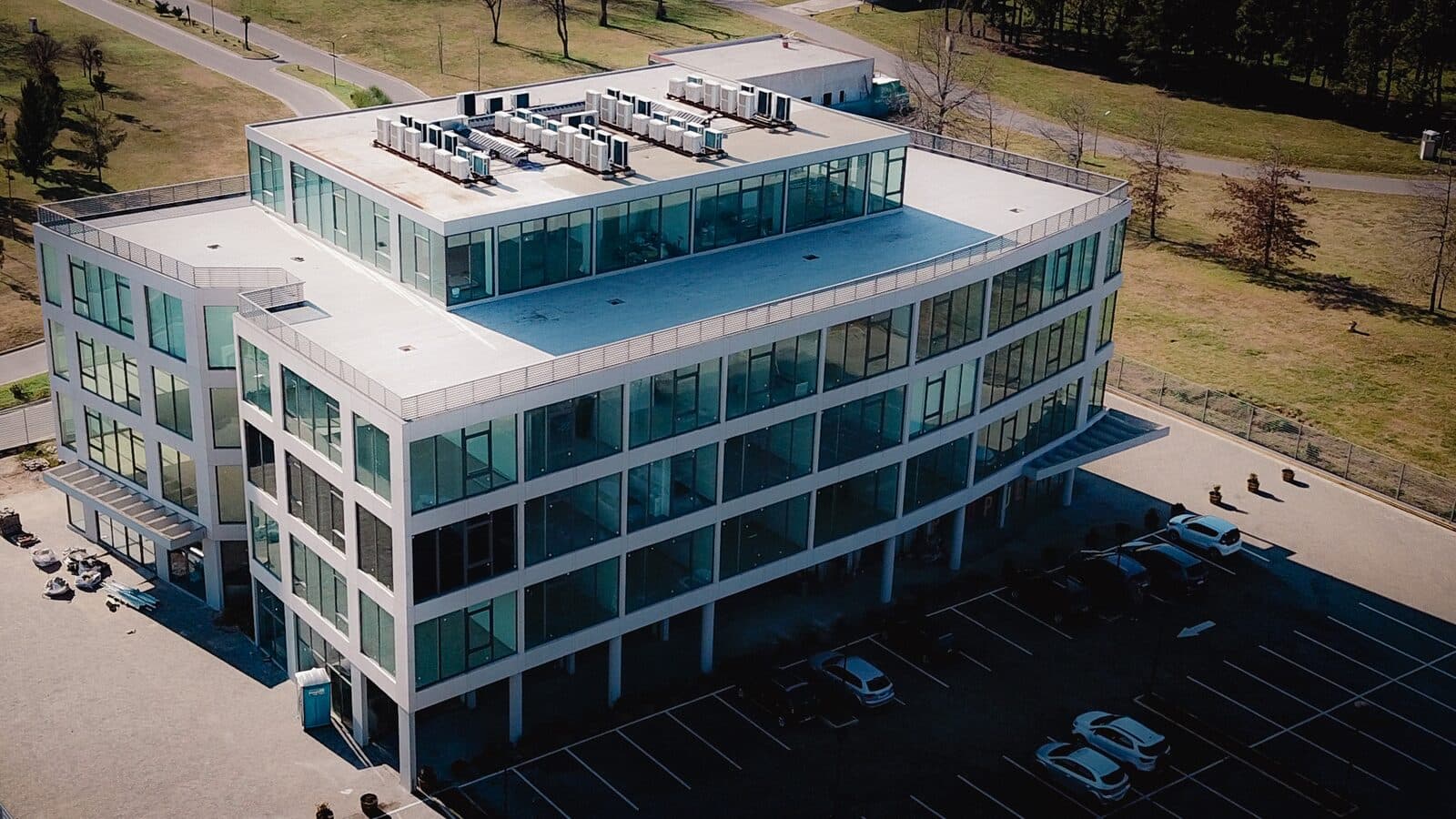 Vista aérea del edificio Downtown Greenville, donde funciona BioCrono Salud